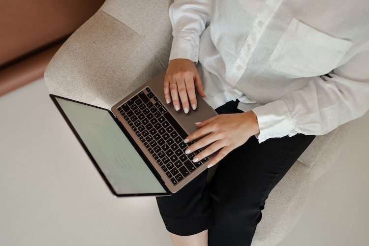 Veronika Wenigová at work